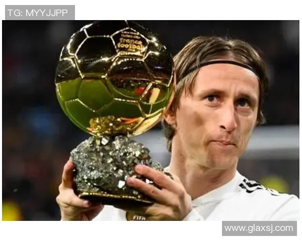 足球明星展现多才多艺才华弹奏钢琴的精彩瞬间 足球明星展现多才多艺才华弹奏钢琴的精彩瞬间