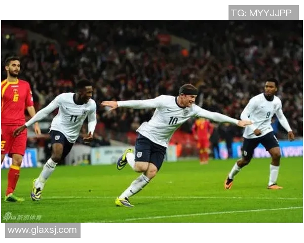 足球明星同场竞技激情四溢精彩瞬间尽在球场之上 足球明星同场竞技激情四溢精彩瞬间尽在球场之上